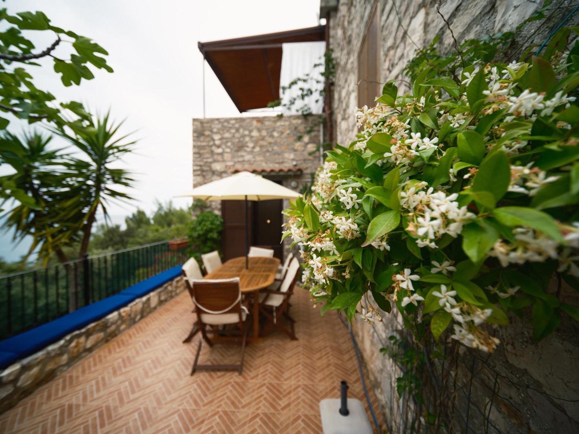 La Finestra Sul Mare - Antonella Apartment فيستَ المظهر الخارجي الصورة